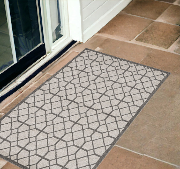 2' X 3' Ivory Or Grey Diamond Pattern Accent Rug