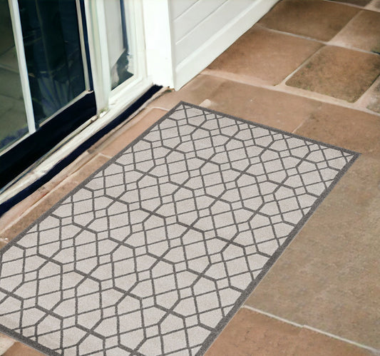 2' X 3' Ivory Or Grey Diamond Pattern Accent Rug