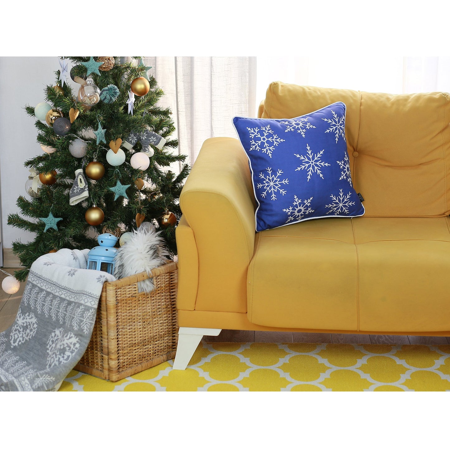 Set Of 4 18" Christmas Snowflakes Throw Pillow Cover In Blue