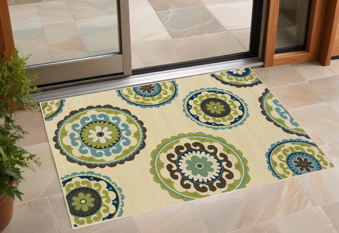 7' X 10' Green and Ivory Floral Indoor Outdoor Area Rug