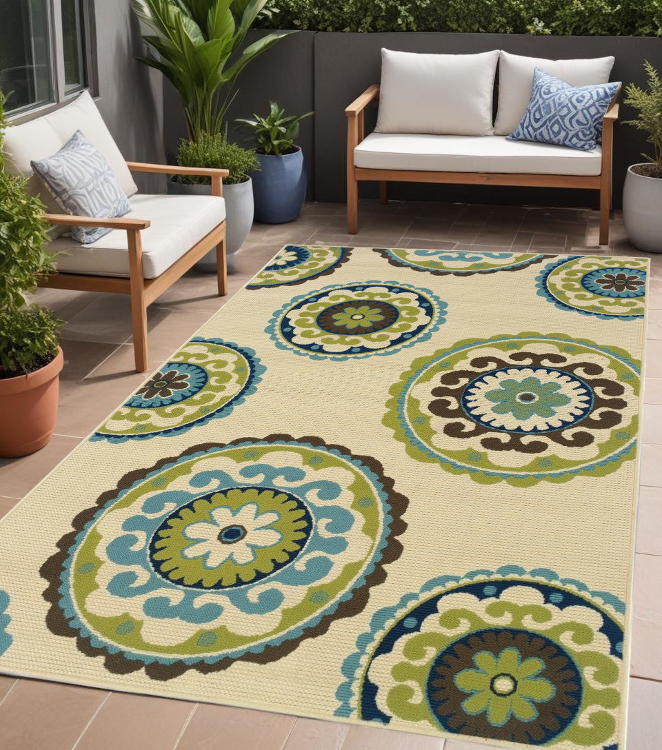 7' X 10' Green and Ivory Floral Indoor Outdoor Area Rug