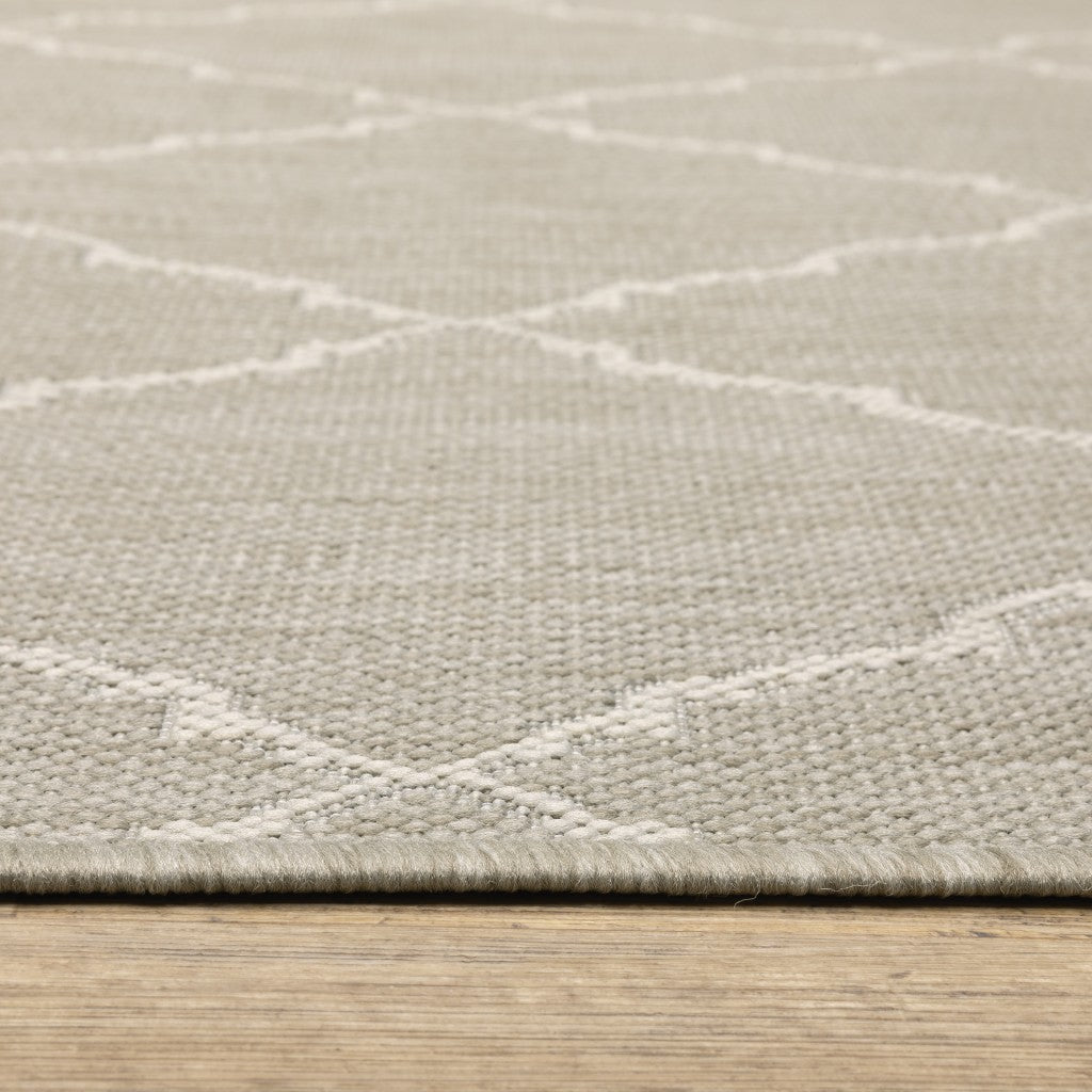 7' X 9' Gray and Ivory Indoor Outdoor Area Rug