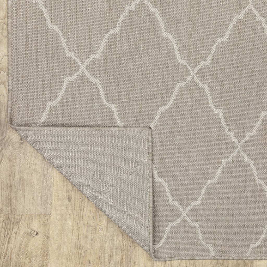 7' X 9' Gray and Ivory Indoor Outdoor Area Rug