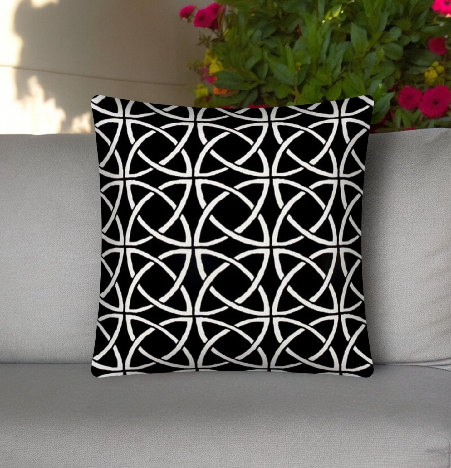 17" Black and White Interlocking Indoor Outdoor Throw Pillow Cover