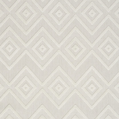 4' X 6' Ivory And White Argyle Indoor Outdoor Area Rug