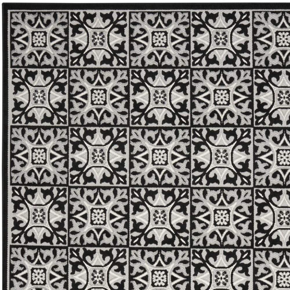 7' X 10' Black And White Fleur De Lis Stain Resistant Non Skid Area Rug