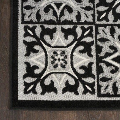 7' X 10' Black And White Fleur De Lis Stain Resistant Non Skid Area Rug