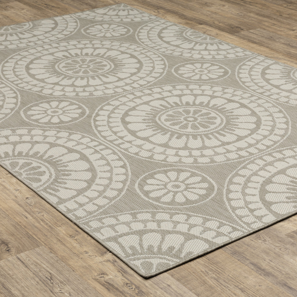 5' X 7' Gray and Ivory Geometric Stain Resistant Indoor Outdoor Area Rug