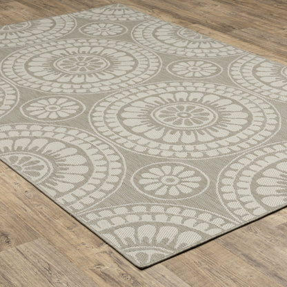 5' X 7' Gray and Ivory Geometric Stain Resistant Indoor Outdoor Area Rug