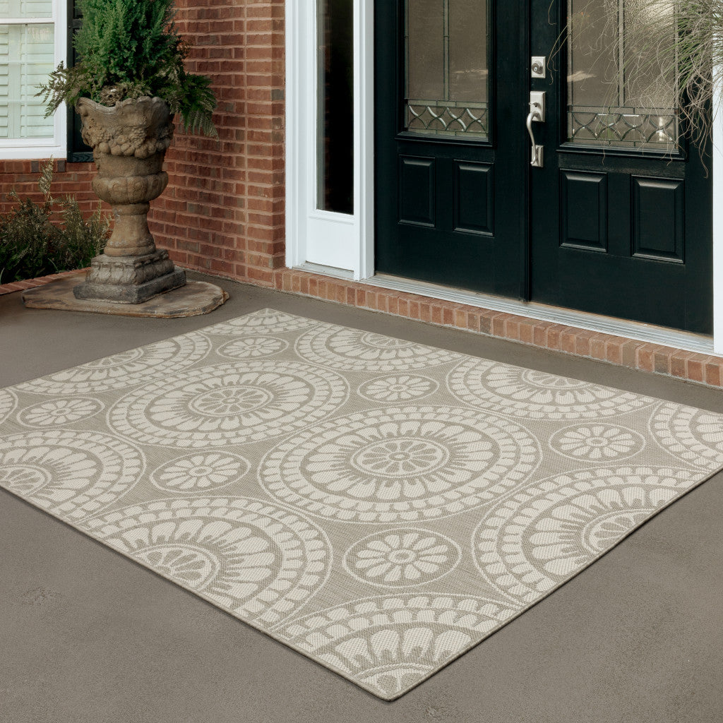 7' X 9' Gray and Ivory Geometric Stain Resistant Indoor Outdoor Area Rug