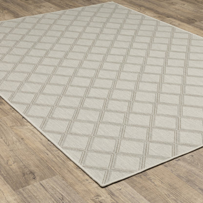 5' X 7' Gray and Ivory Geometric Stain Resistant Indoor Outdoor Area Rug