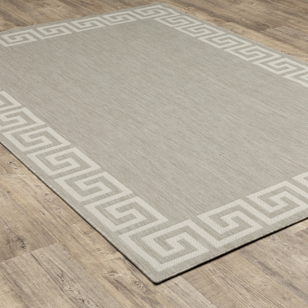 5' X 7' Gray and Ivory Stain Resistant Indoor Outdoor Area Rug