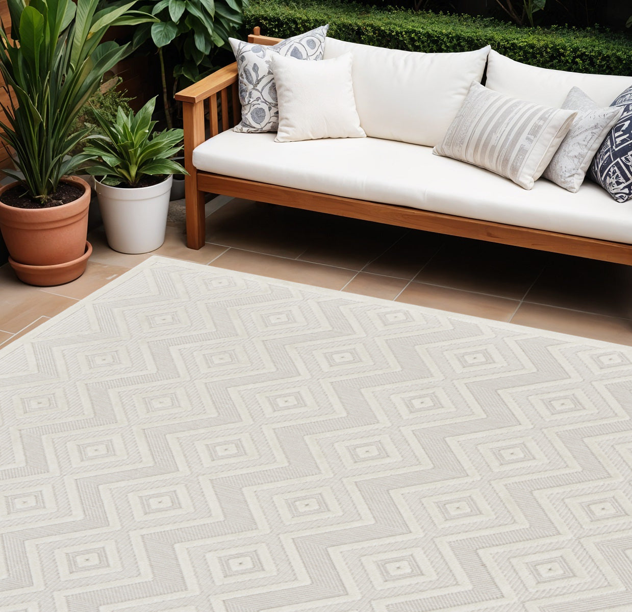 7' X 10' Cream Geometric Flatweave Area Rug