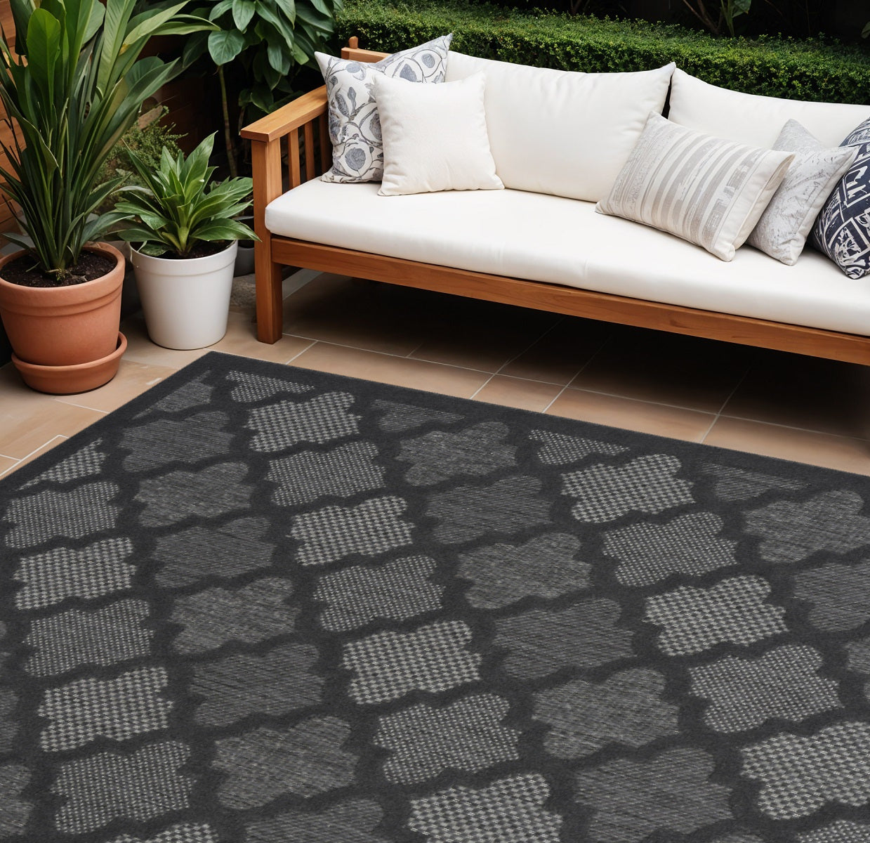 6' X 9' Black Geometric Flatweave Area Rug