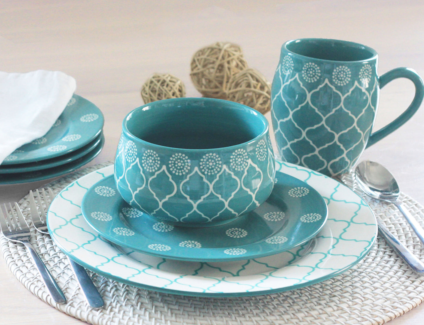 Turquoise Sixteen Piece Round Trellis Ceramic Service For Four Dinnerware Set